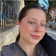 Profesora de Lengua Castellana y Literatura, Latín y Griego que imparte clases hasta primer año de filología
